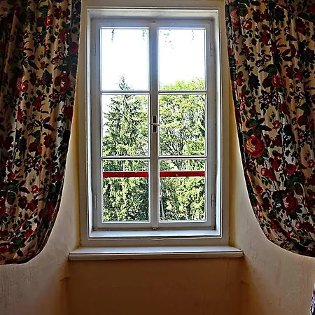 Schloss Gaestehaus 4*